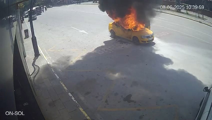 Sürücünün yanmaktan saniyelerle kurtulduğu an kamerada 