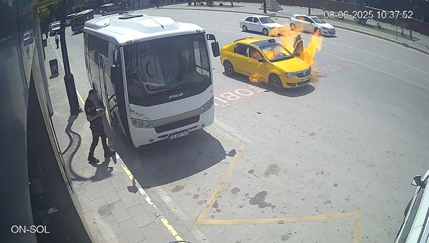 Sürücünün yanmaktan saniyelerle kurtulduğu an kamerada 