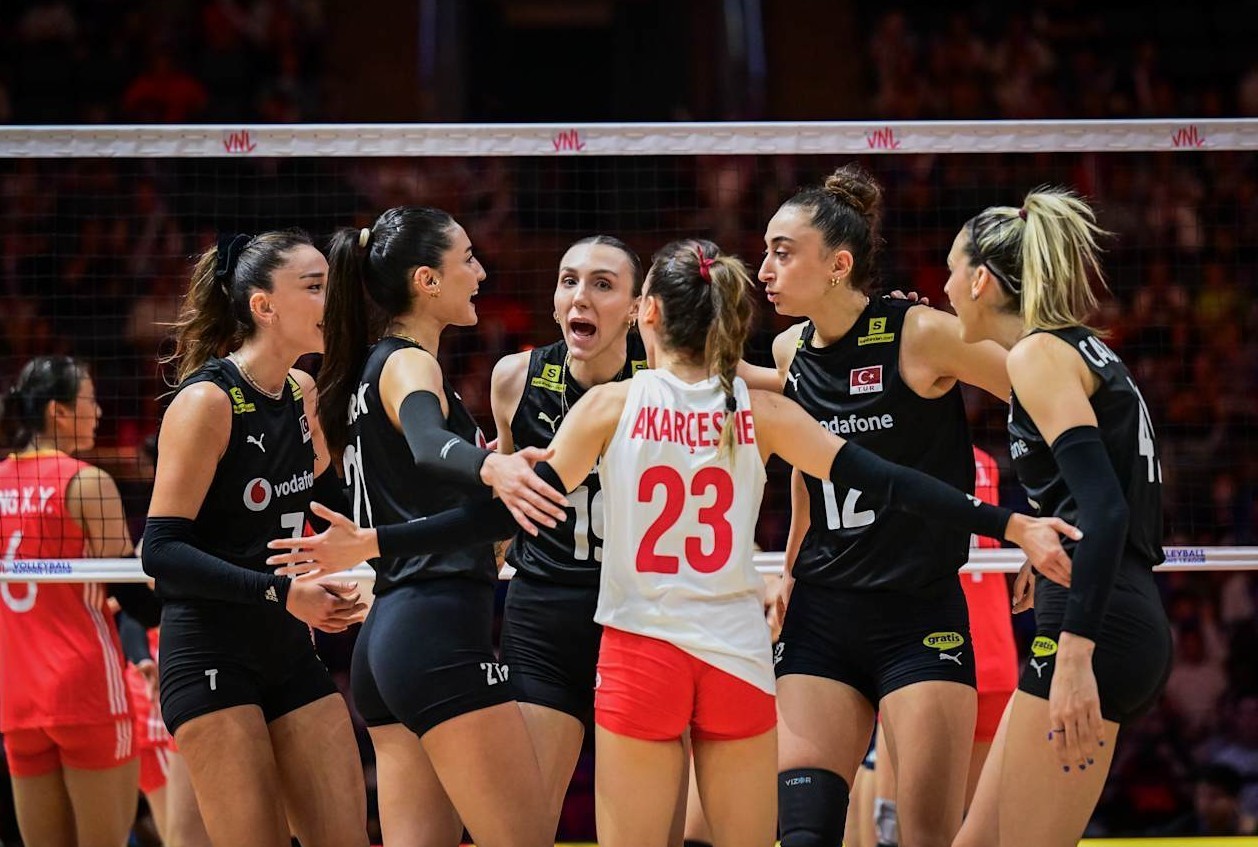 A Milli Kadın Voleybol Takımı’ndan 4’te 4 