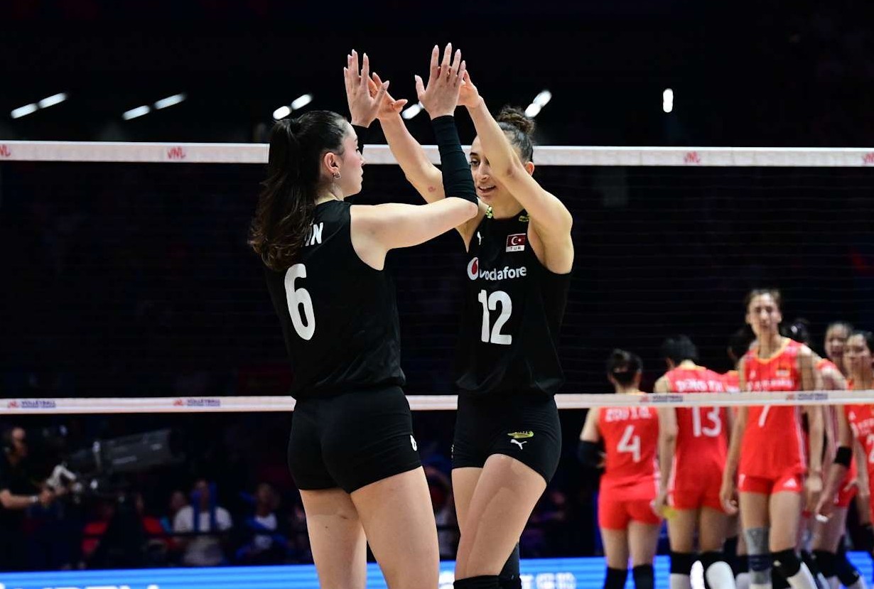 A Milli Kadın Voleybol Takımı’ndan 4’te 4 