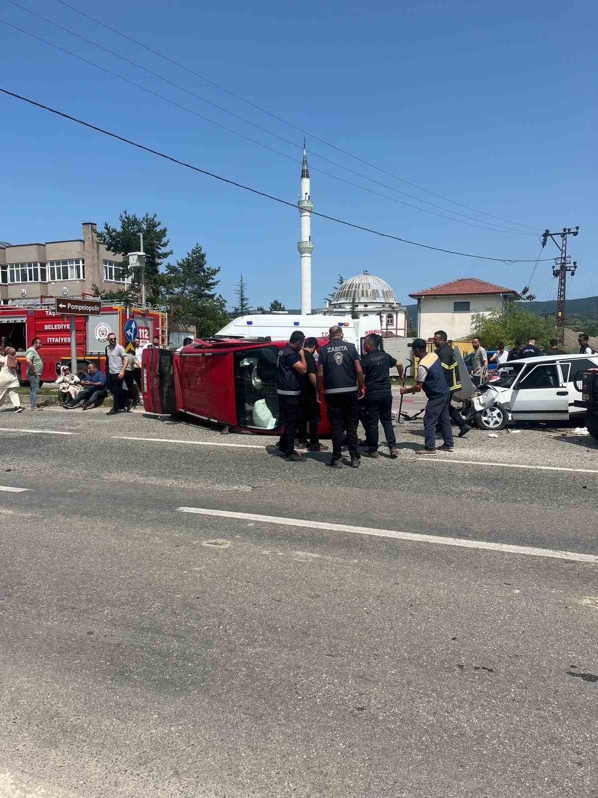 Kastamonu’da Tofaş otomobil ile hafif ticari araç çarpıştı: 5 yaralı 