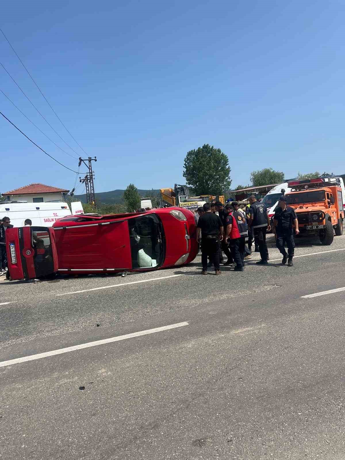 Kastamonu’da Tofaş otomobil ile hafif ticari araç çarpıştı: 5 yaralı 