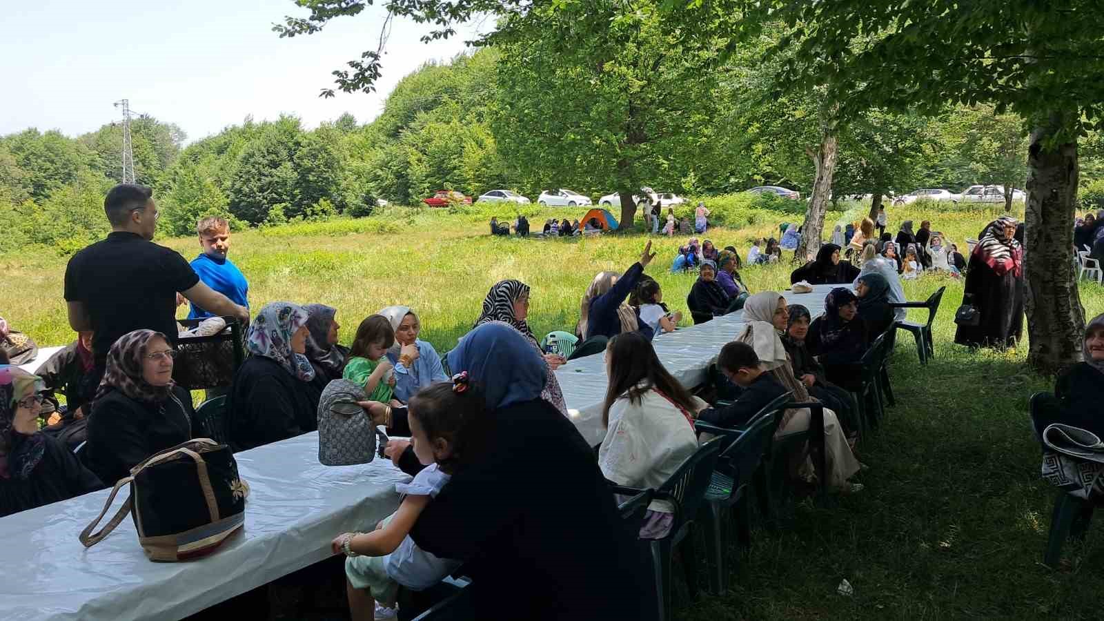 Bilecik’te asırlık gelenek sürdü: Yağmur ve şükür duasına onlarca kişi katıldı 