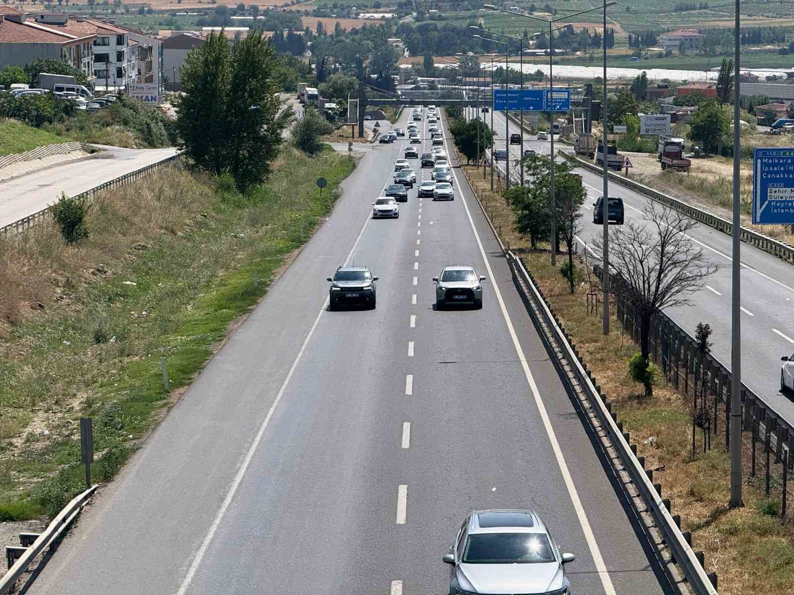 Tekirdağ-İstanbul yolunda dönüş yoğunluğu başladı 