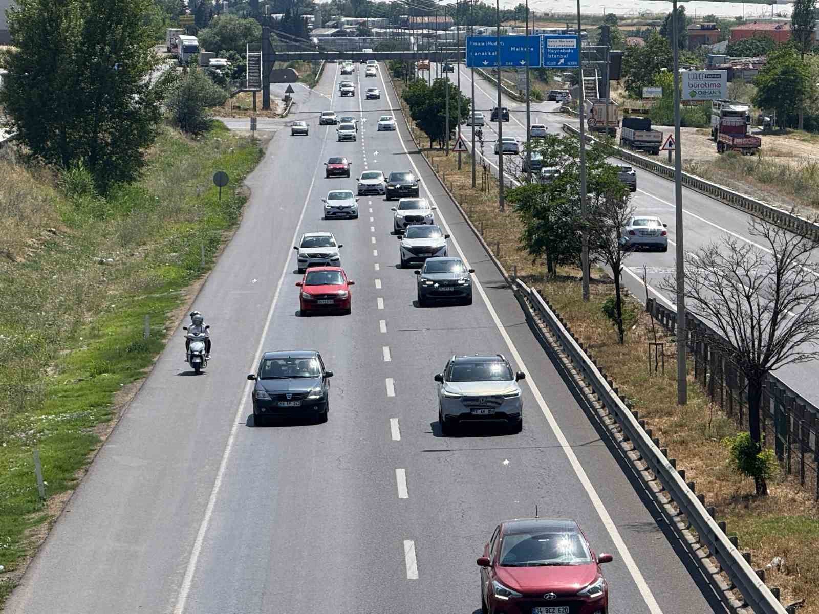 Tekirdağ-İstanbul yolunda dönüş yoğunluğu başladı 