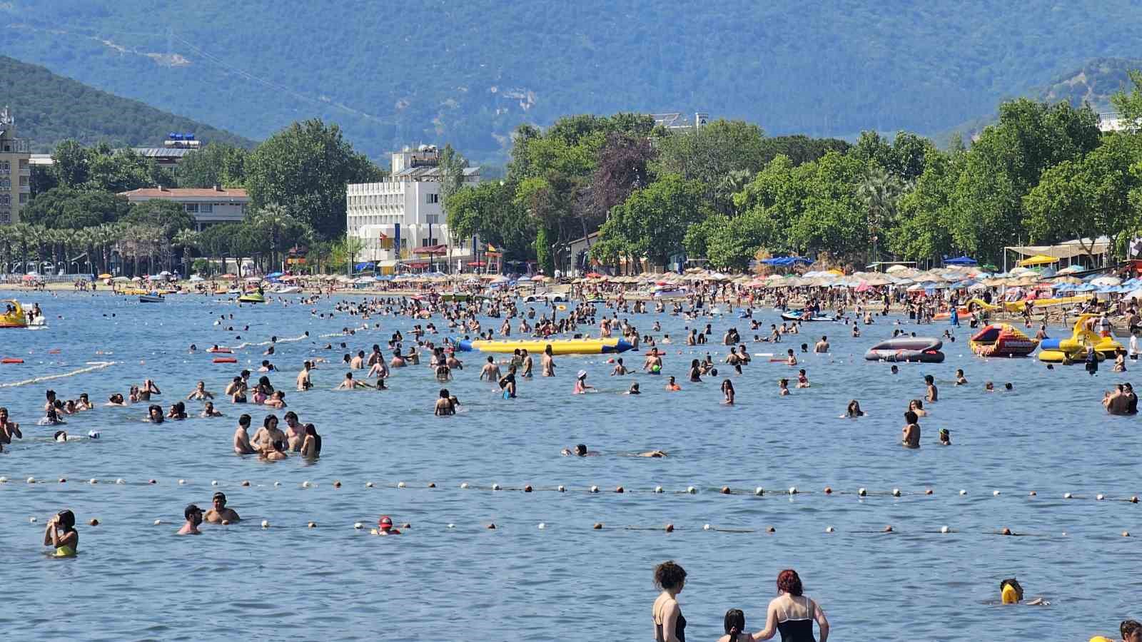 Bayramda Erdek’e ziyaretçi akını, sahiller tıklım tıklım 