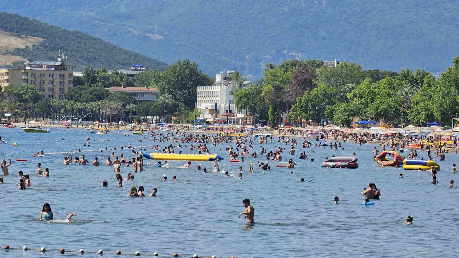 Bayramda Erdek’e ziyaretçi akını, sahiller tıklım tıklım 