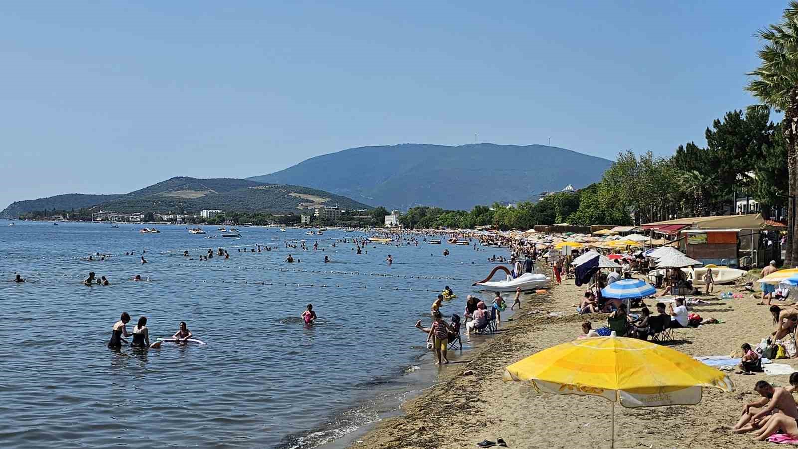 Bayramda Erdek’e ziyaretçi akını, sahiller tıklım tıklım 