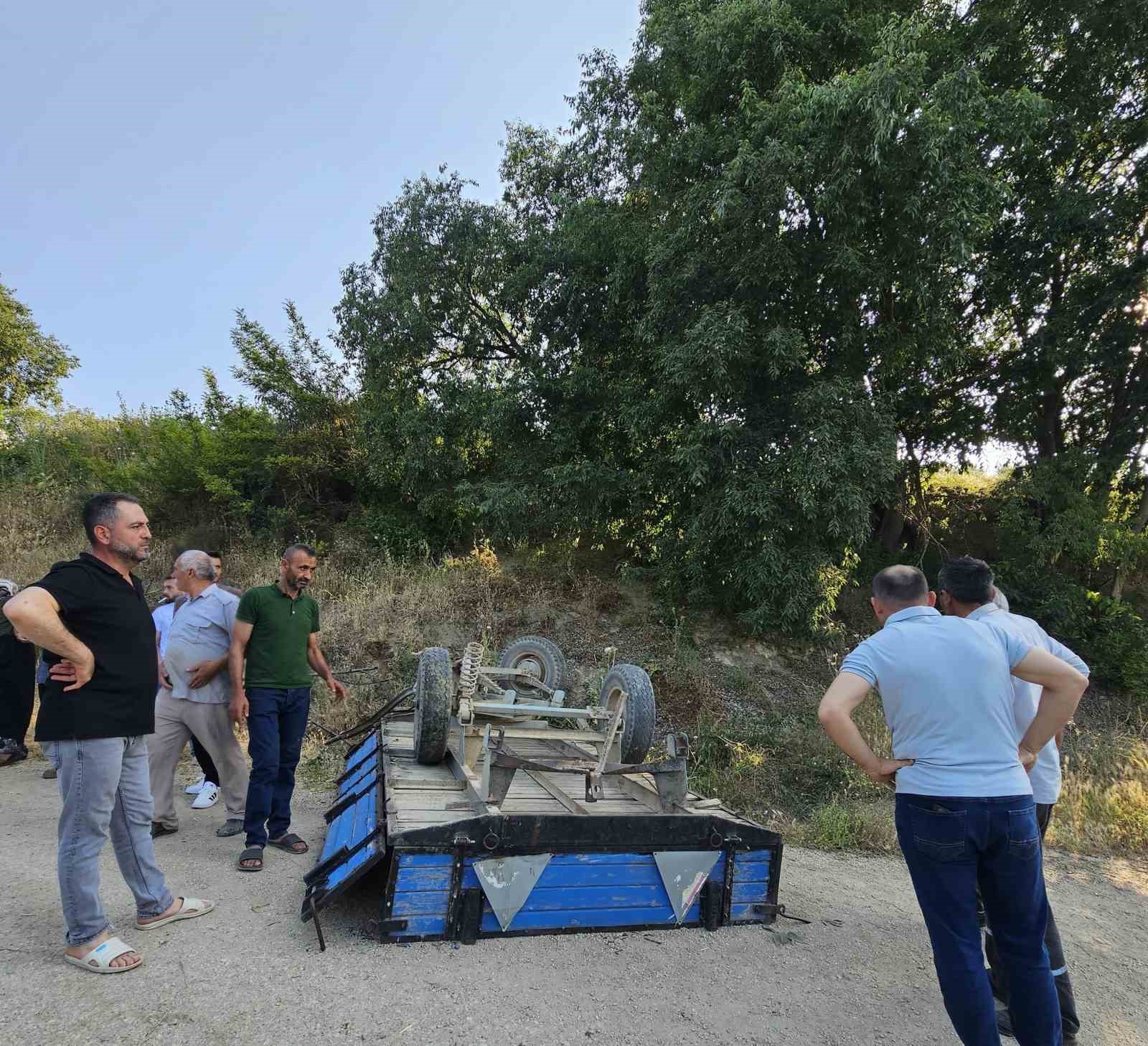 Römorkun altında kalan çocuk yaralandı 