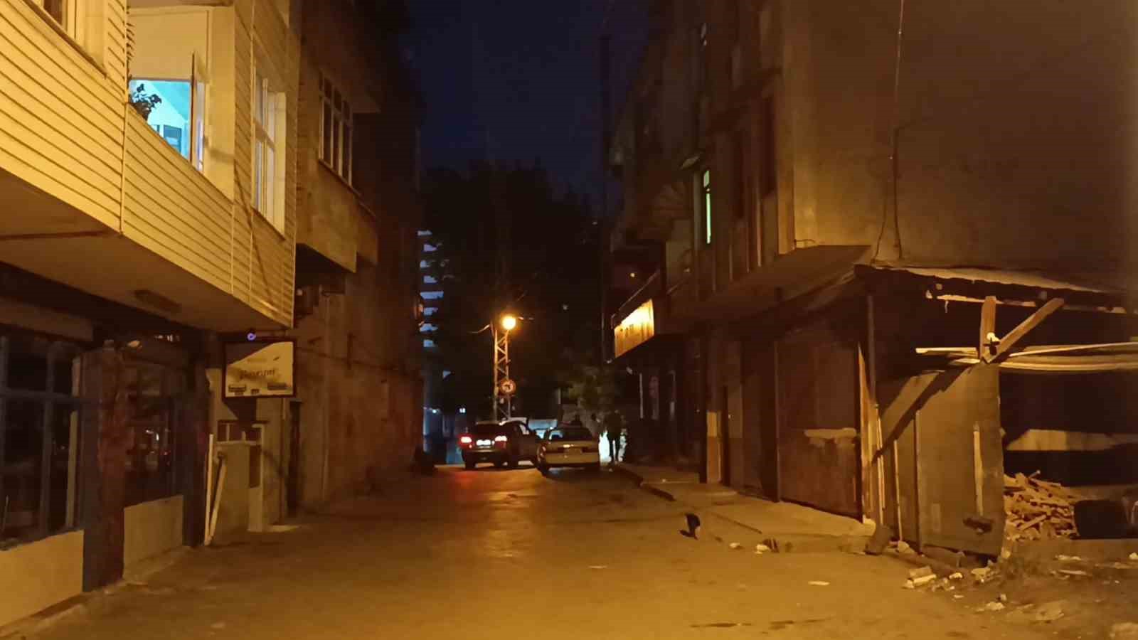 Bayramın ilk günü tartıştılar, 3. günde silahlar konuştu: 2 yaralı 