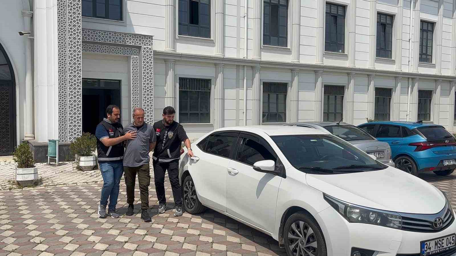 Sokak ortasında bir kişiyi başından vurarak öldürmüştü, tutuklandı 