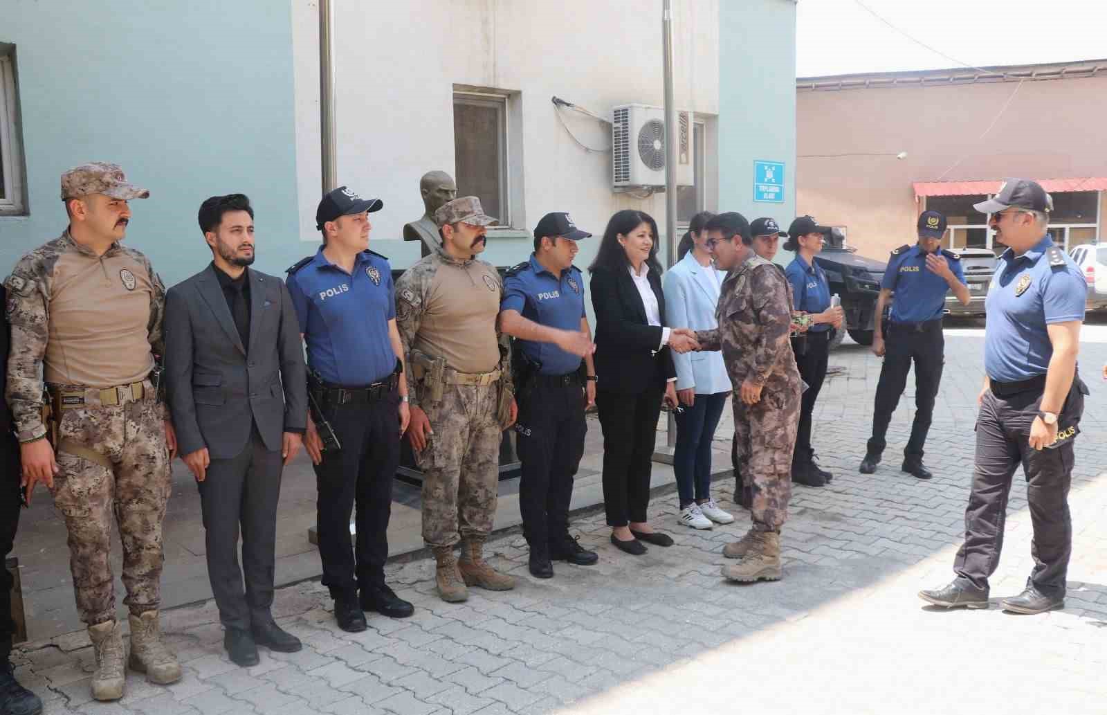 Emniyet Müdürü Yılmaz sınırda bayram mesaisinde 