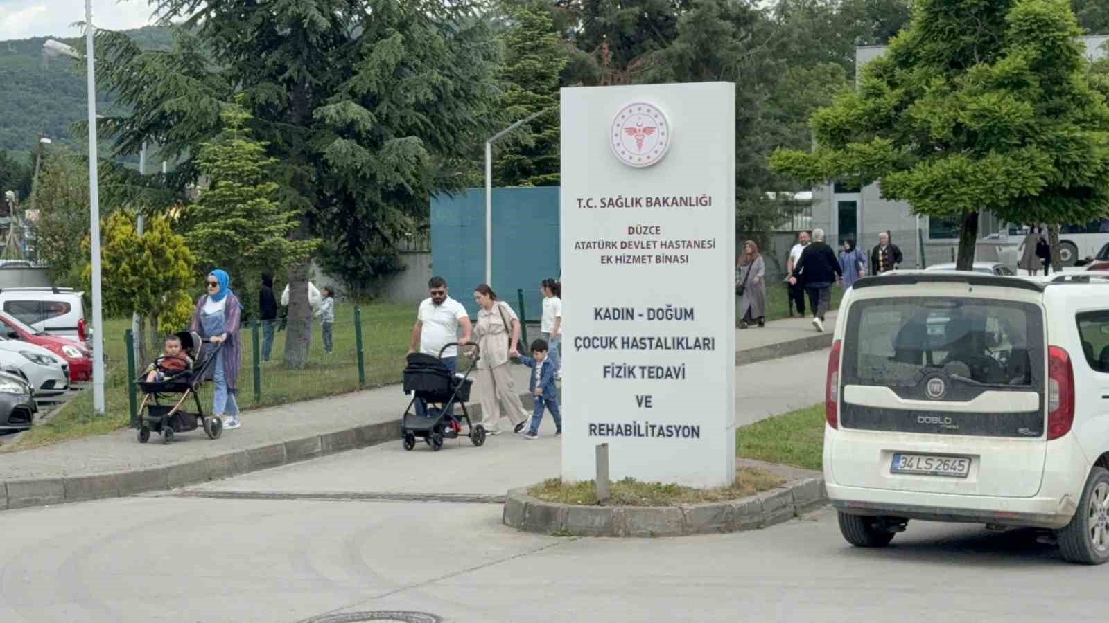 Bebekler denize 6 ayı dolunca, havuza 1 yaşını geçtikten sonra girebilir 