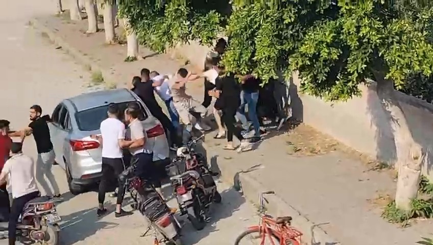 Bayram günü meydan savaşı gibi kavga kamerada