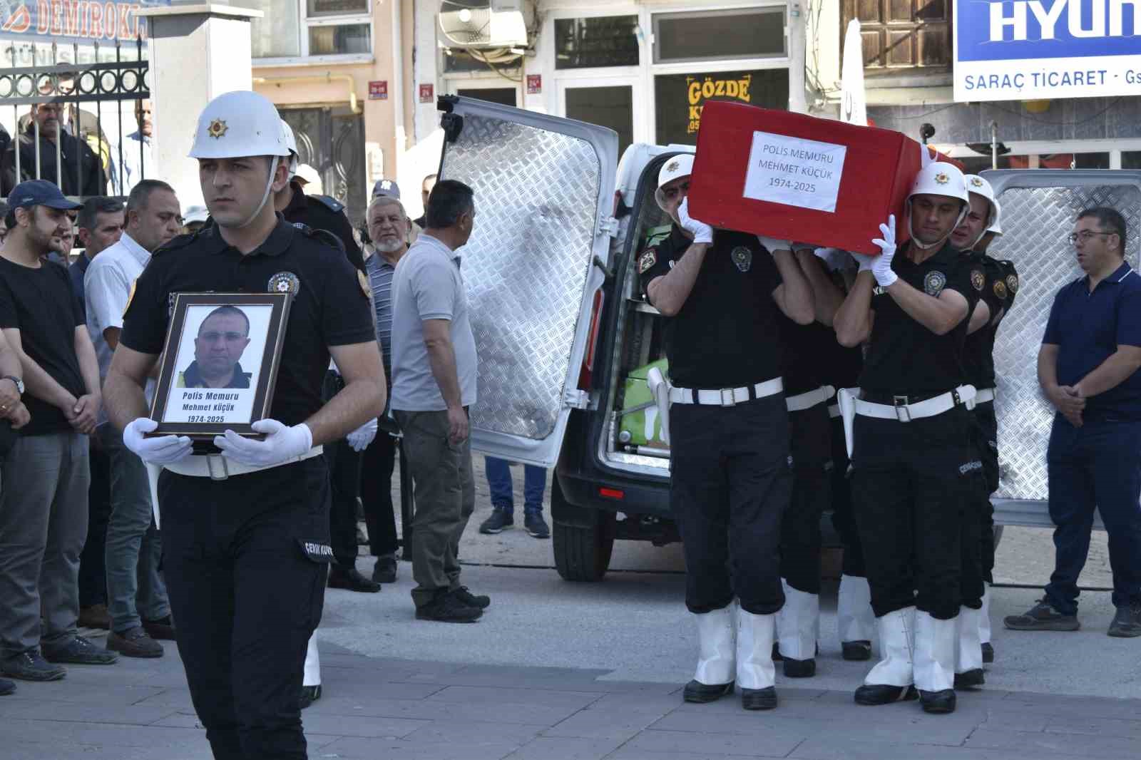 Hayatını kaybeden polis memuru törenle memleketine yolcu edildi 