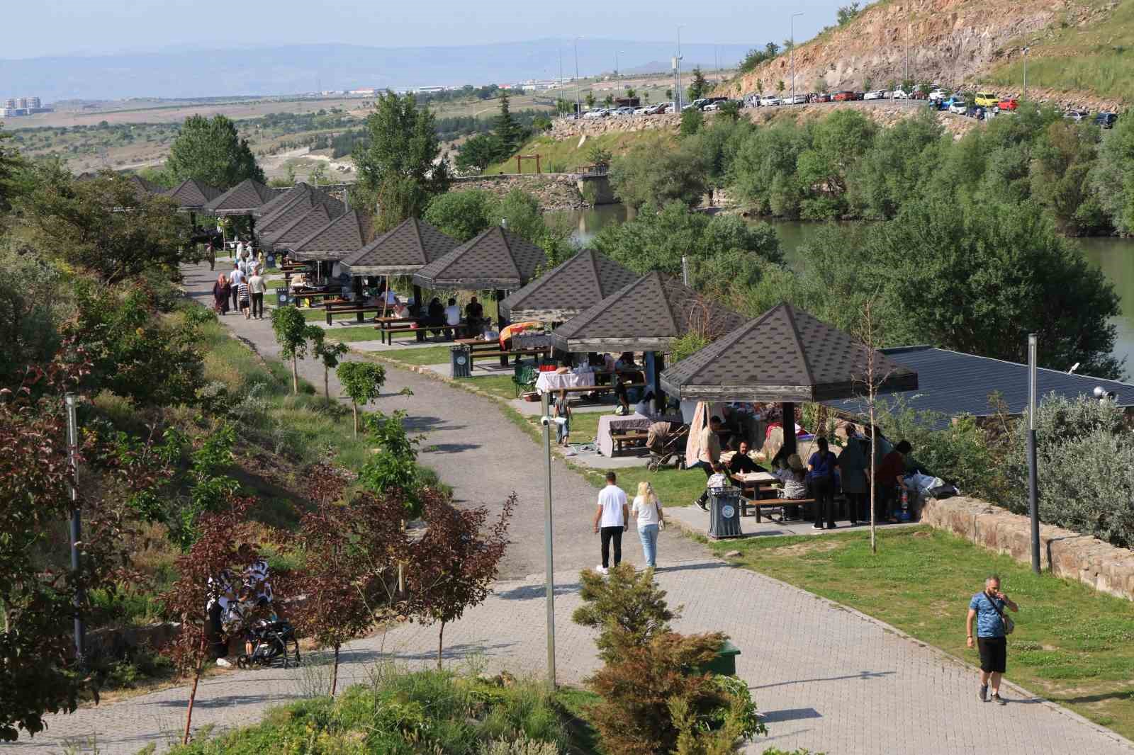 Zincidere Mesire Alanı bayramın gözde mekanı oldu 