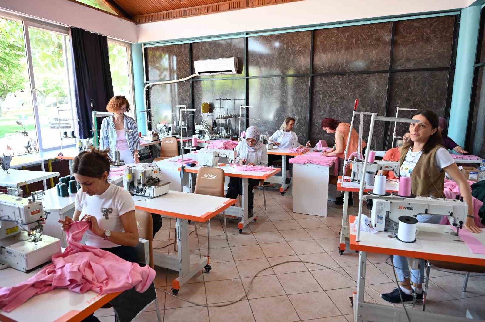 Kepez Belediyesi’nden dikiş atölyesiyle milyonluk tasarruf 