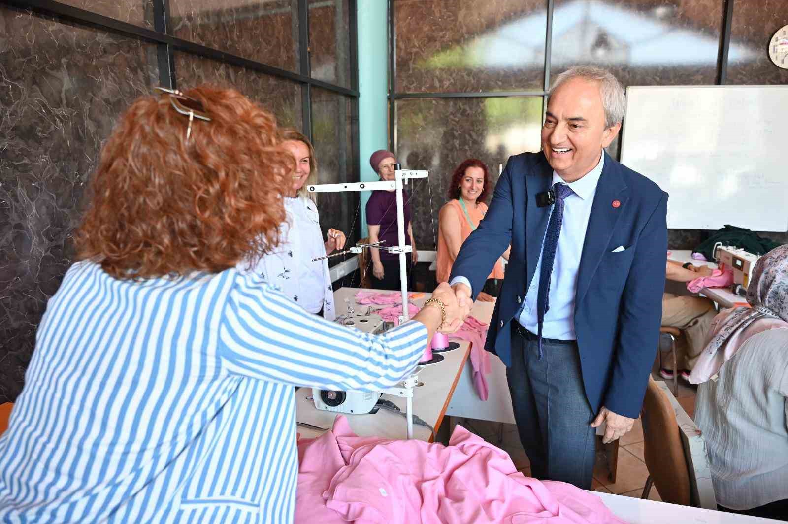 Kepez Belediyesi’nden dikiş atölyesiyle milyonluk tasarruf 