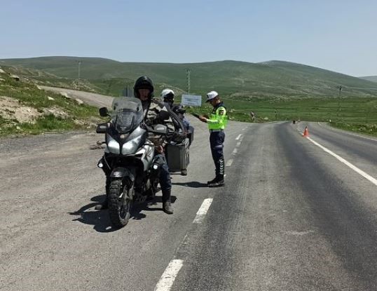 Ardahan motosiklet sürücülerine yönelik denetim yapıldı 