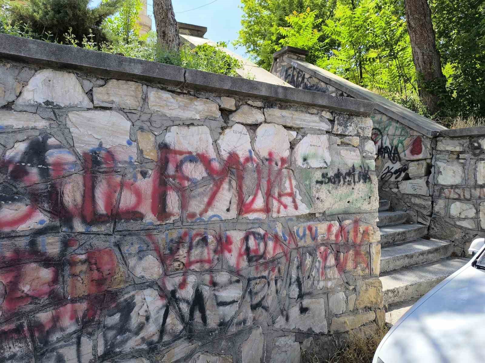Kırşehir’de otopark sorunu tarihi alanı tehdit ediyor: Kalehöyük otoparka döndü 