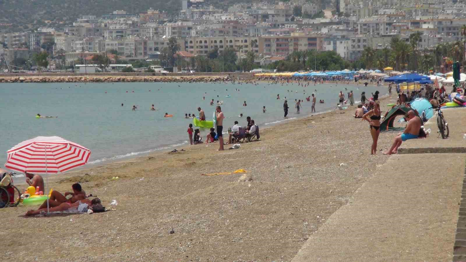 Mersin plajlarında bayram bereketliliği yaşandı 