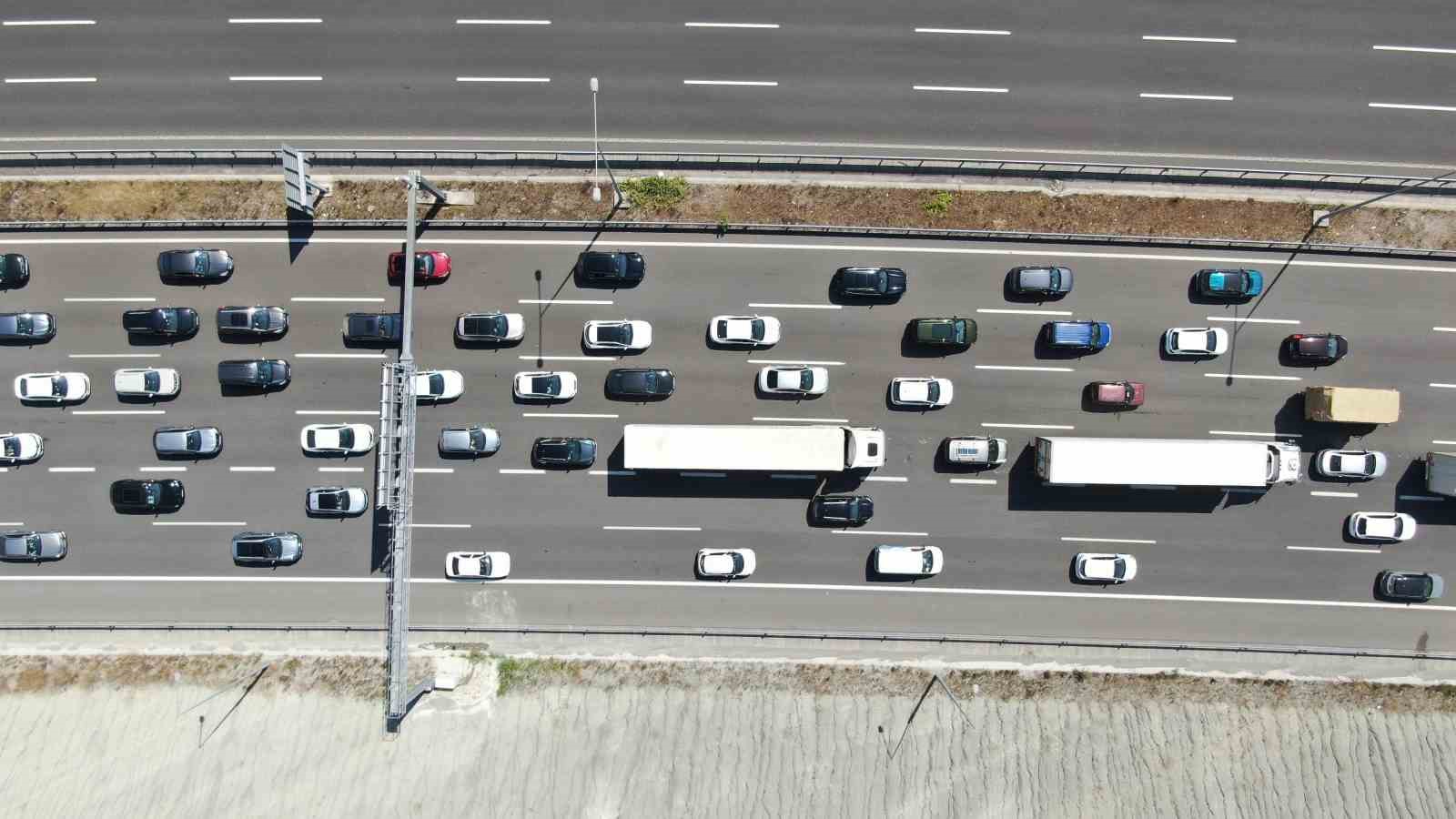 Bayram tatili dönüşünde Kocaeli’de trafik durma noktasına geldi 