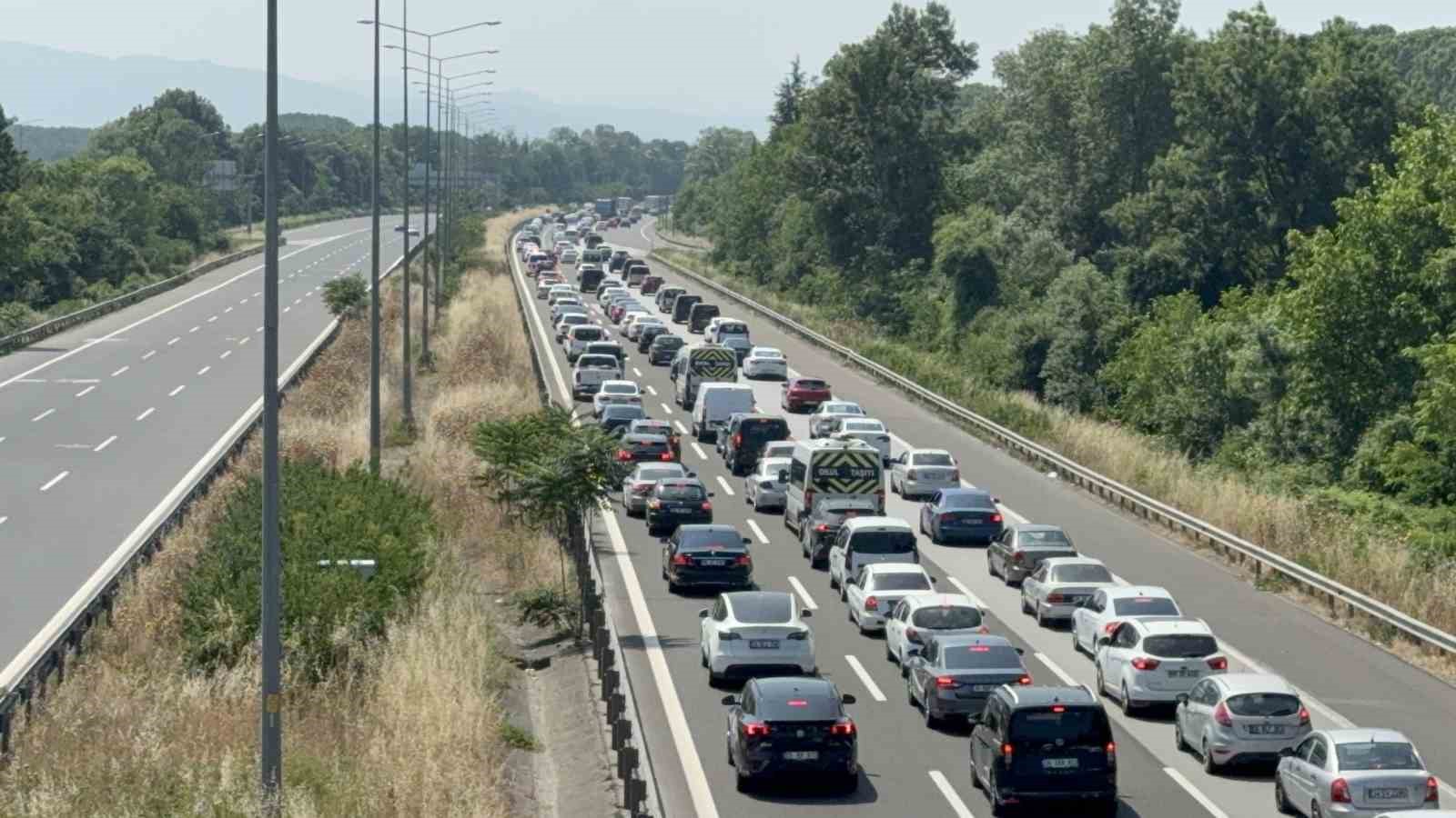 Dönüş göçü başladı: Trafik durma noktasına geldi 