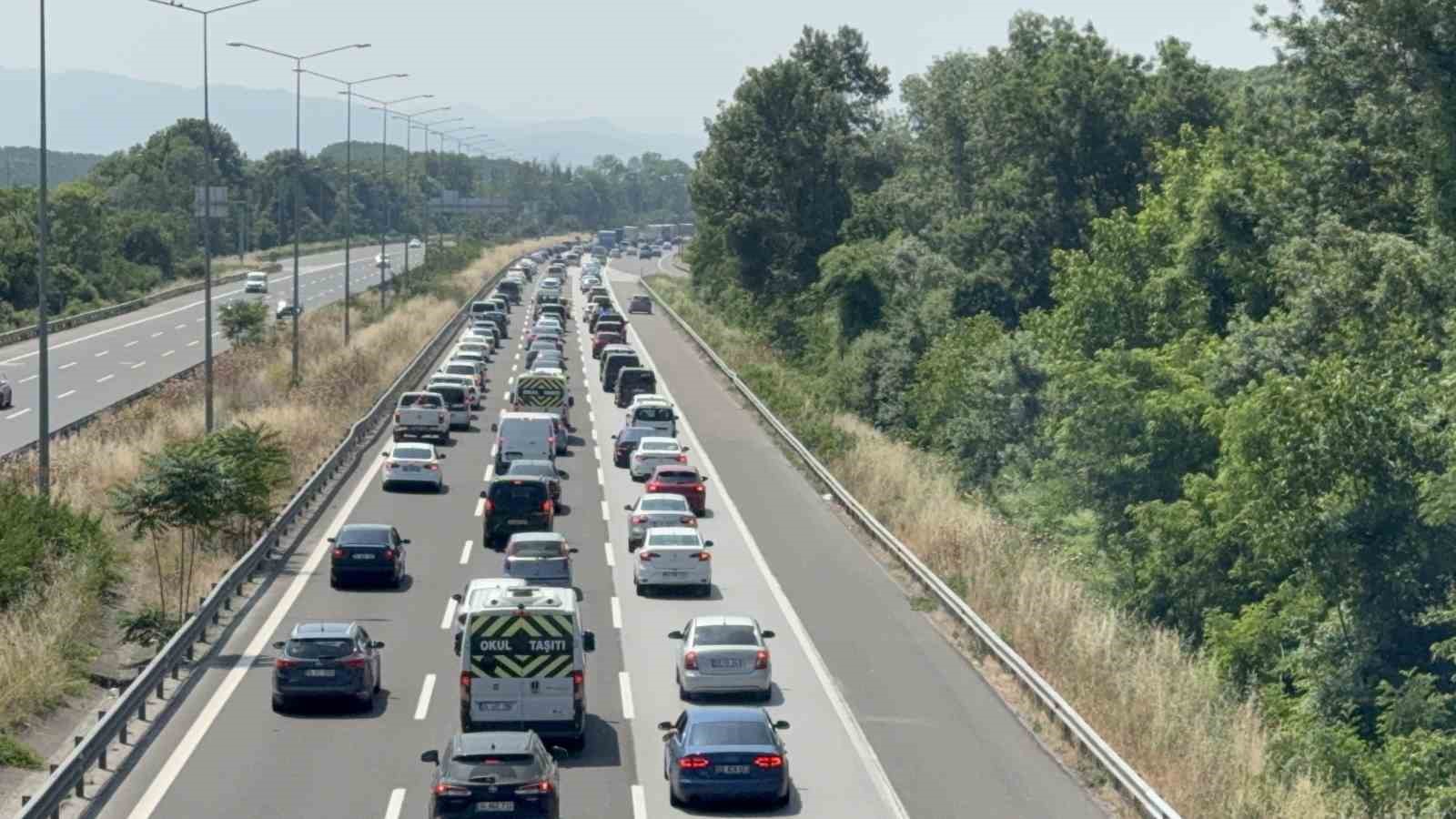 Dönüş göçü başladı: Trafik durma noktasına geldi 