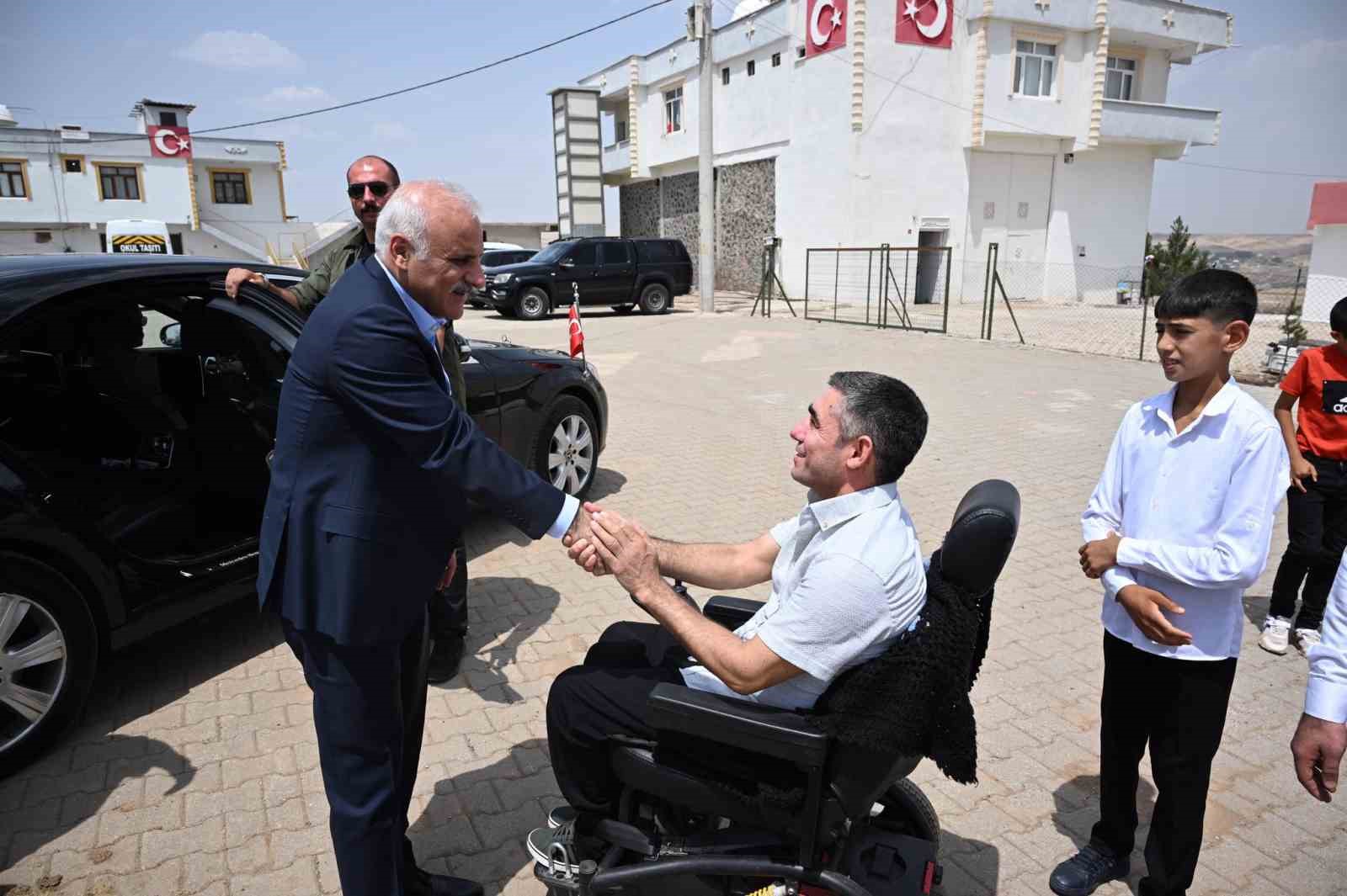 Vali Zorluoğlu, Dürümlü şehitlerinin mezarına ziyarette bulundu 