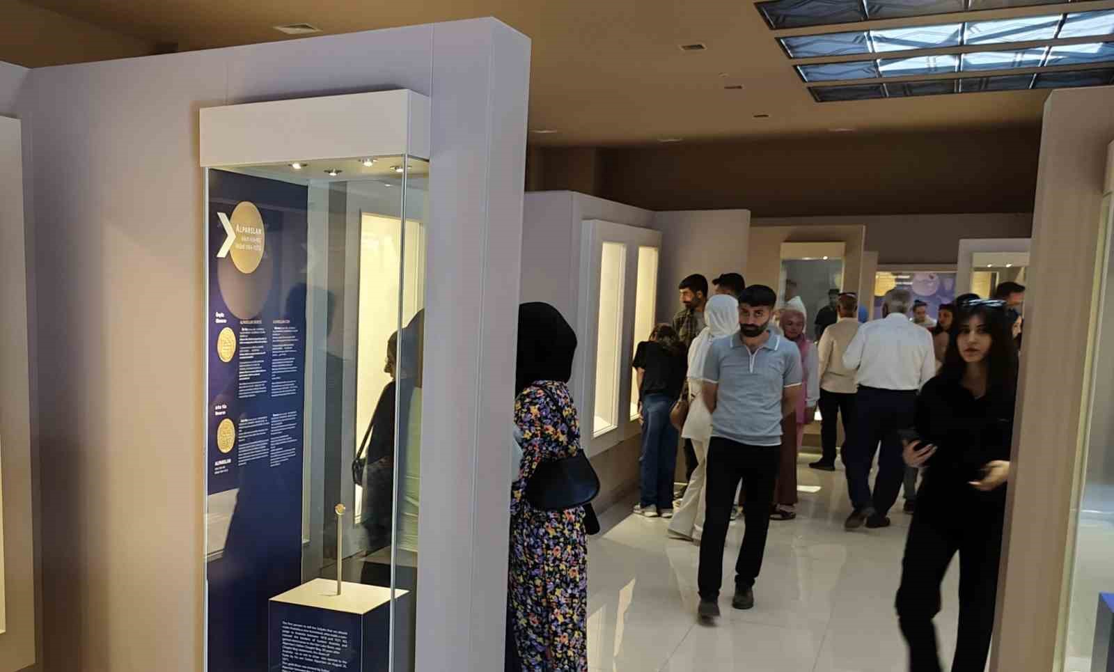Ahlat Müzesi’nde bayram yoğunluğu 