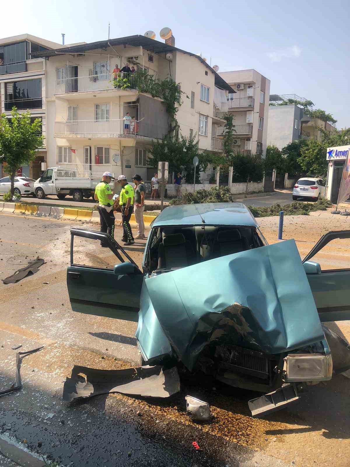 Tofaş otomobil ağaca çarptı: 1’i çocuk 3 yaralı 