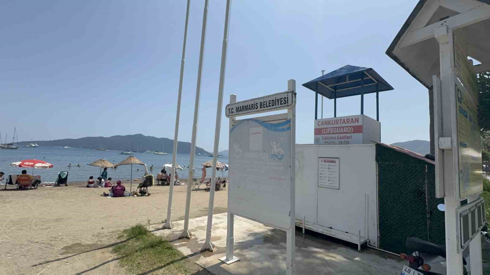Marmaris’te mavi bayraklı halk plajında vatandaştan ’cankurtaran’ ve ’soyunma kabini’ tepkisi 
