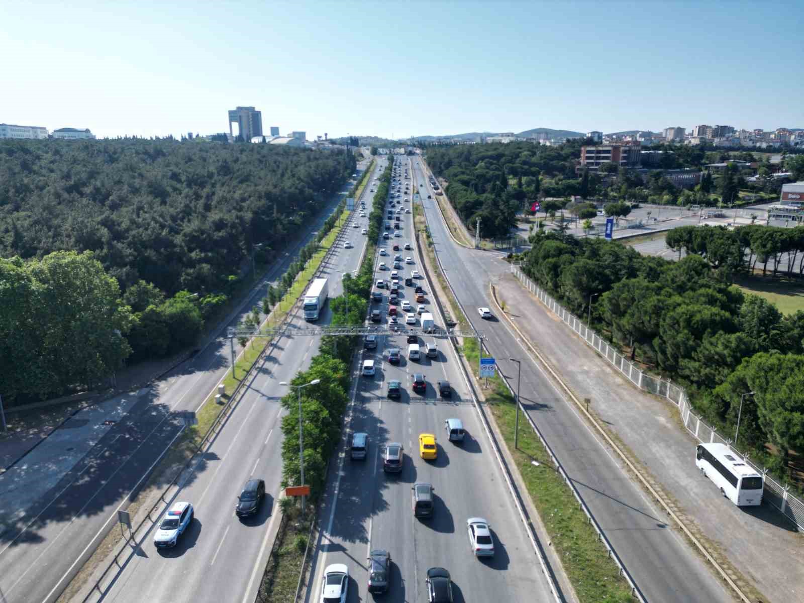 Kurban Bayramı dönüşünde kilometrelerce trafik kuyruğu oluştu 