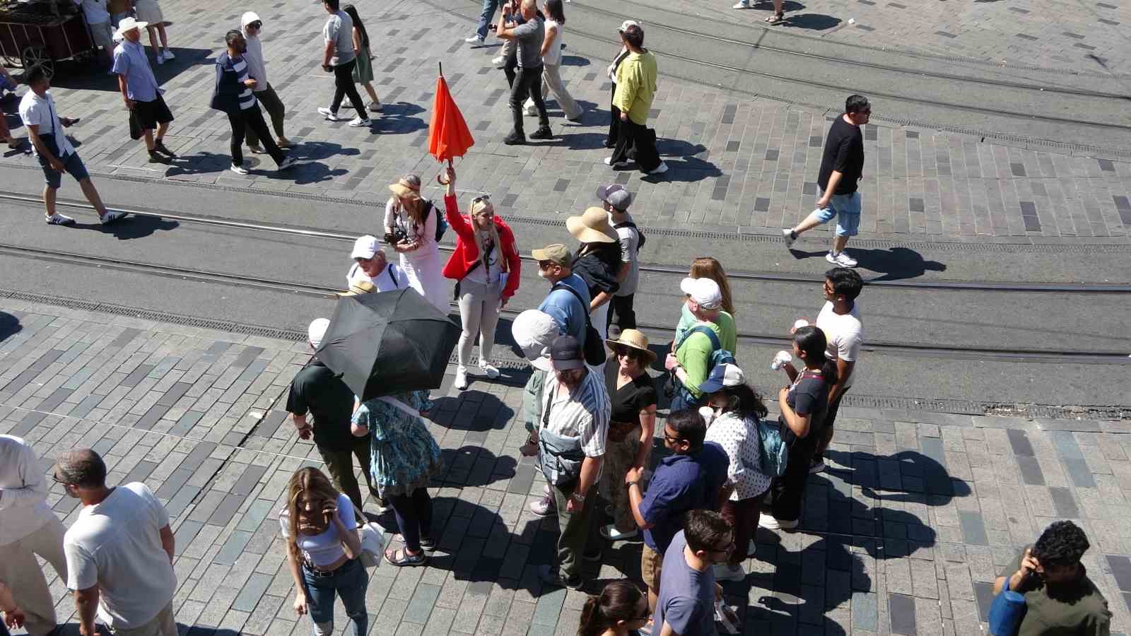 Taksim ve İstiklal Caddesi’nde bayram yoğunluğu 