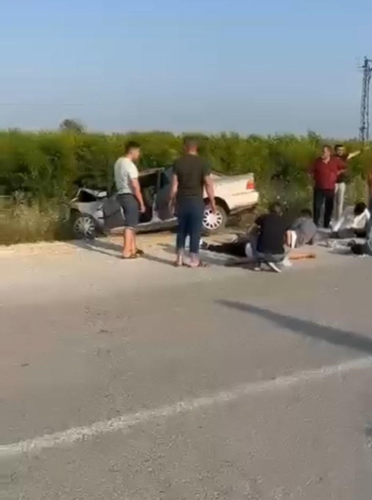 Otomobil ile hafif ticari araç çarpıştı: 7 yaralı 