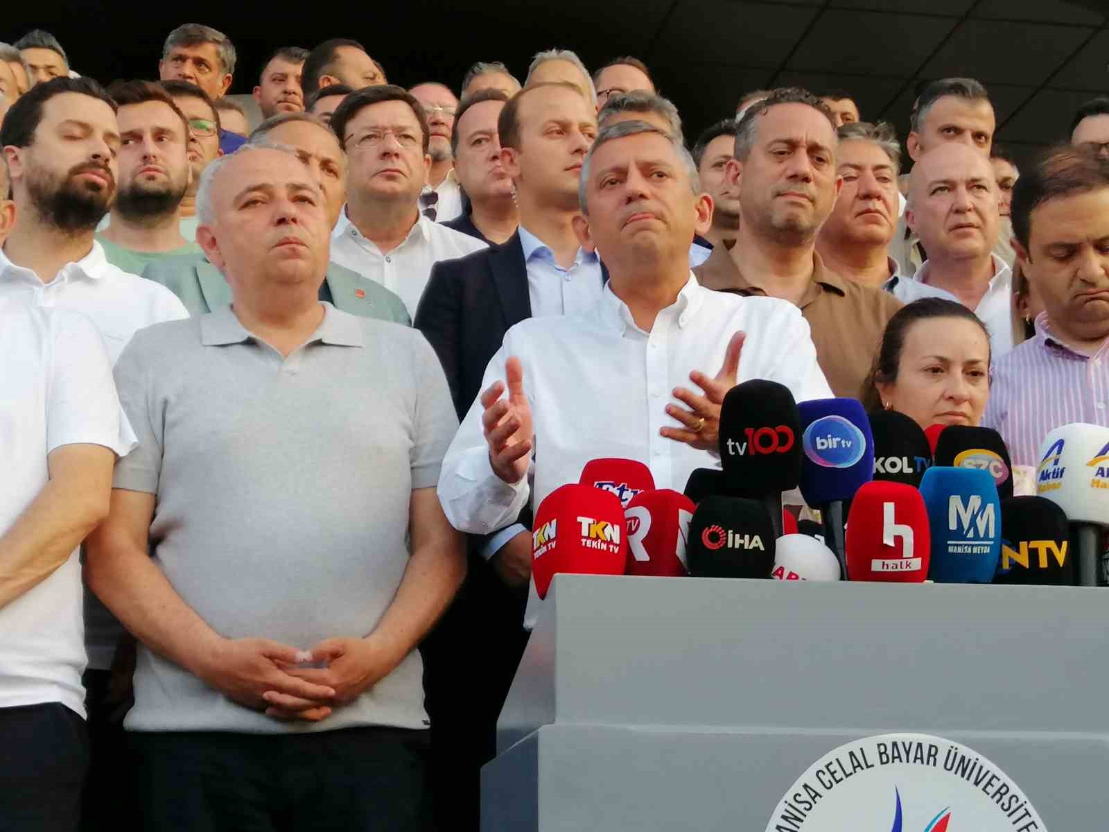 Özgür Özel: 