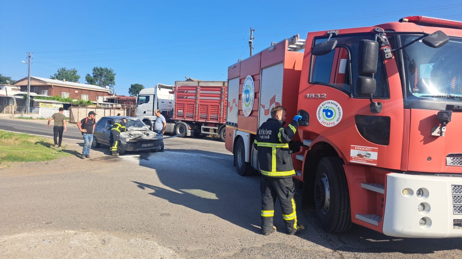 Tekirdağ’da araç yangını paniği 