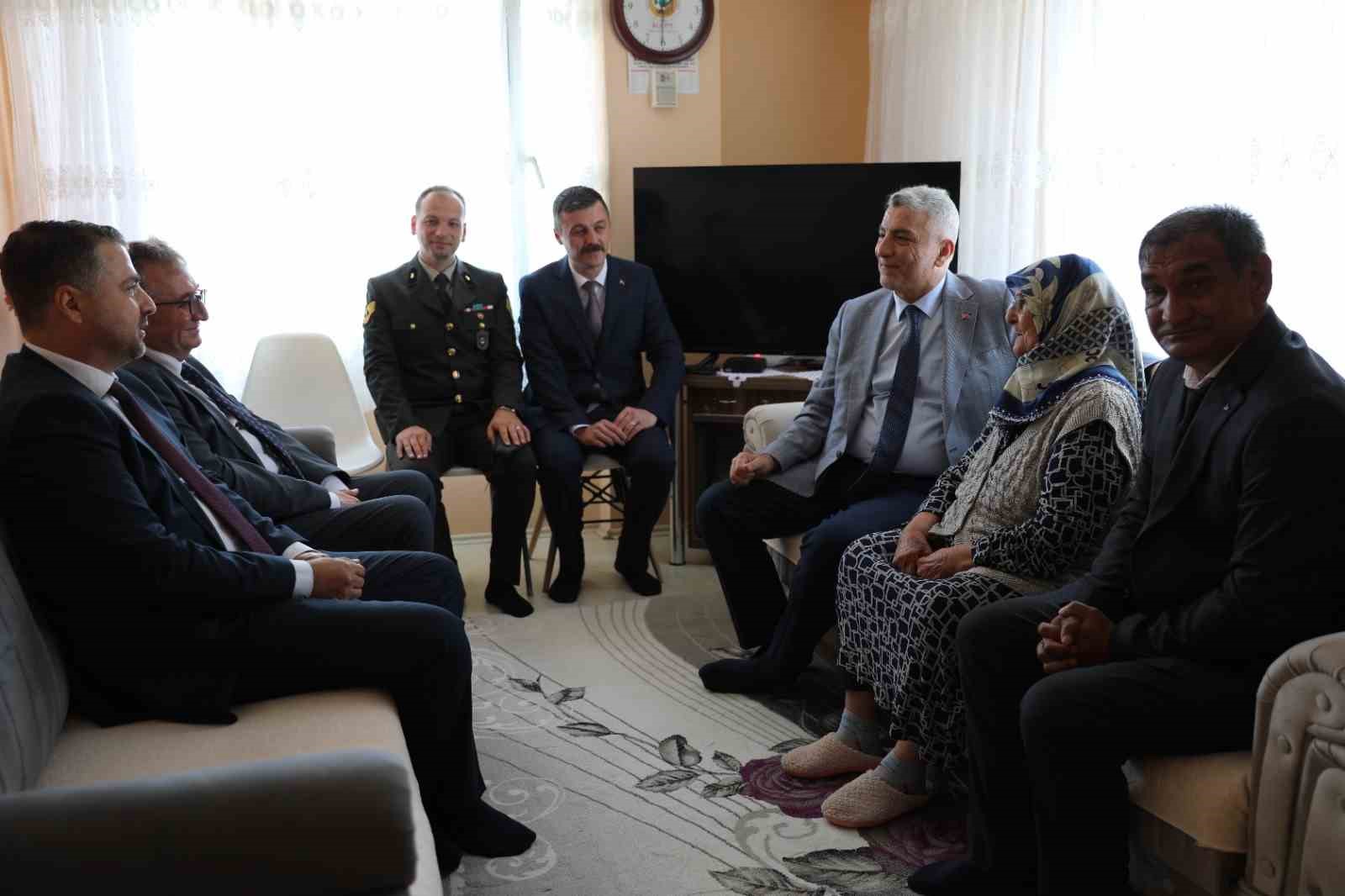 Ticaret Bakanı Bolat, Tekirdağ’da şehit ailesi ve gazileri ziyaret etti 