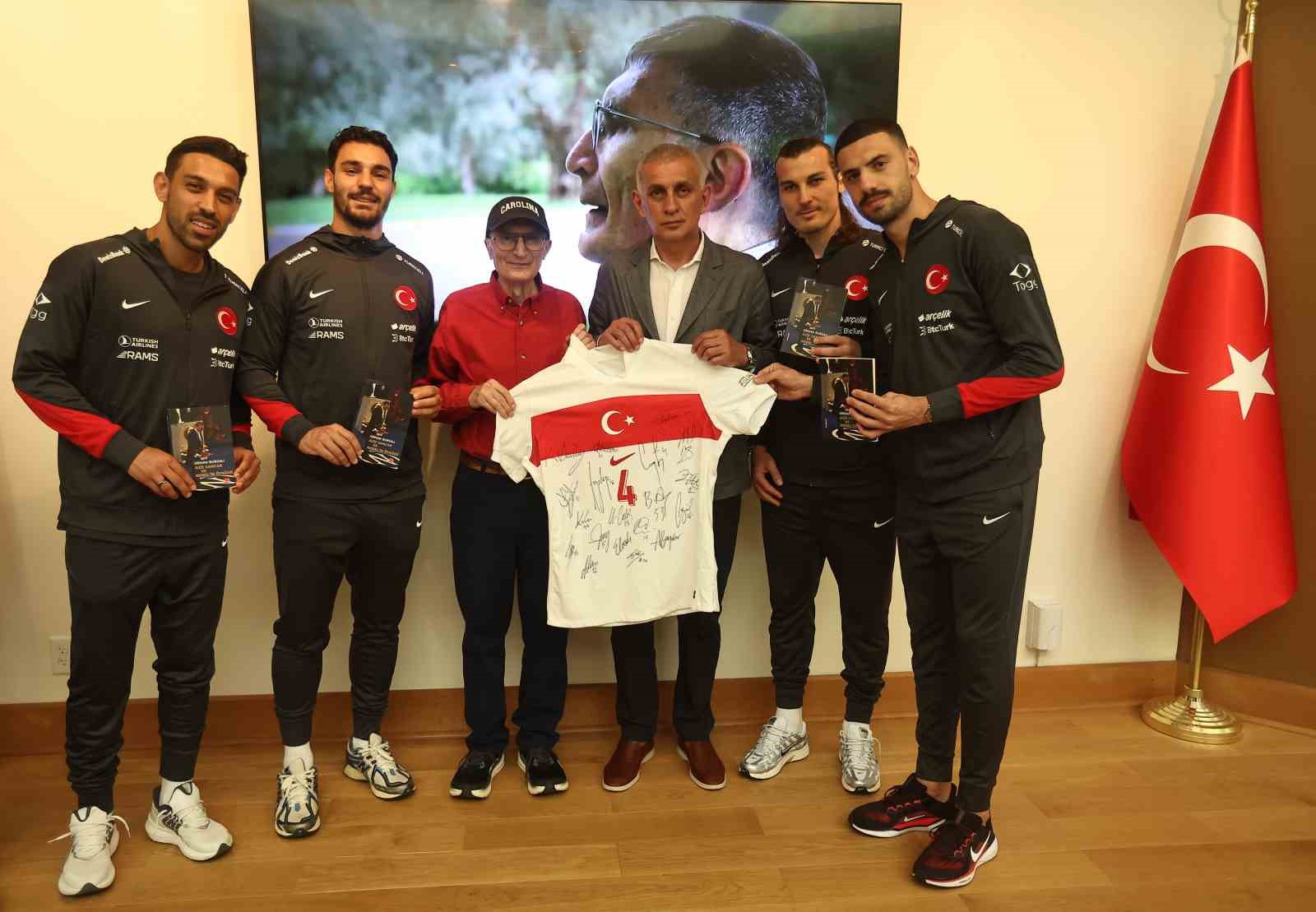 A Milli Takım’dan Aziz Sancar’a ziyaret 