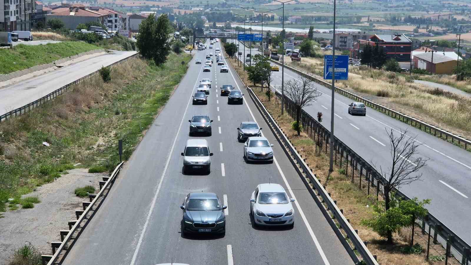 Bayram tatillerinde günlük geçiş 20 binlerden 60 binlere dayandı 