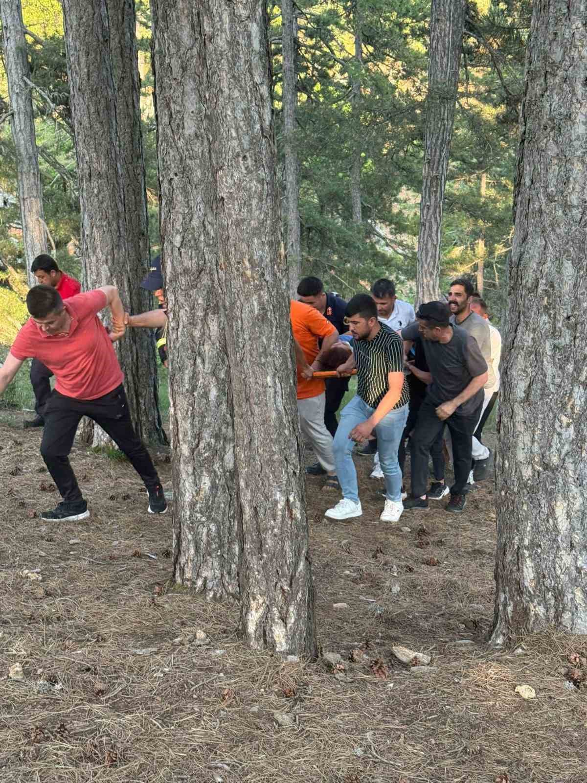 Mersin’de kekik toplarken uçurumdan yuvarlanan kadın yaralandı 
