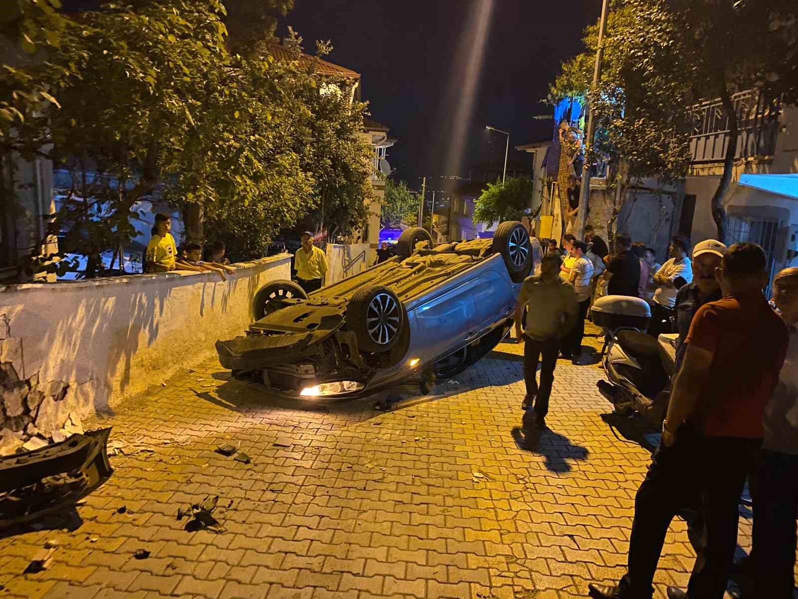 Tokat’ta kontrolden çıkan otomobil evin duvarına çarparak takla attı: 2 yaralı 