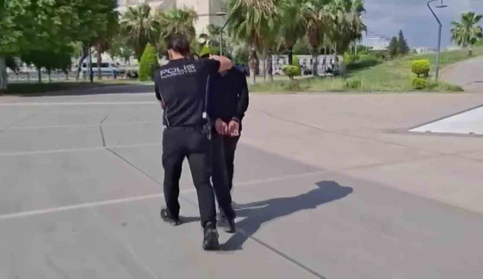 Parklar ve köprü altlarında uyuşturucu kullanan 45 kişi yakalandı 