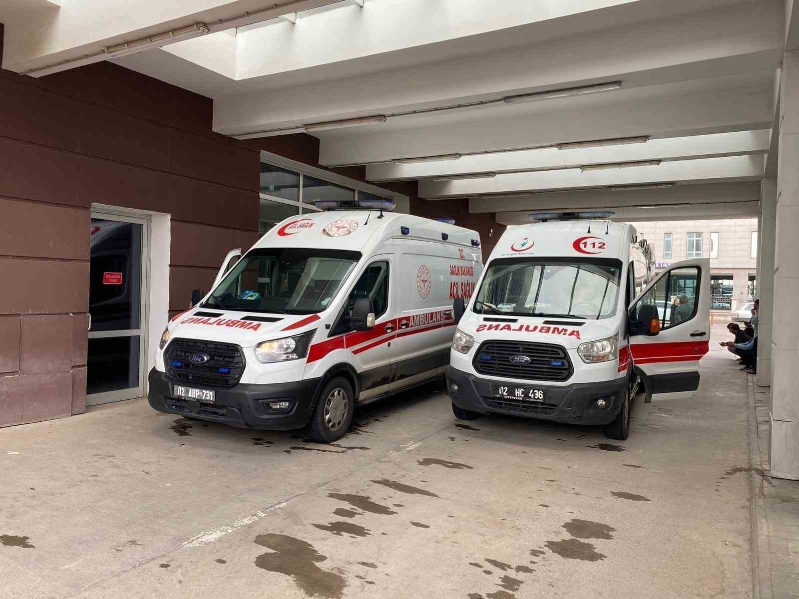 Adıyaman’da, motosiklet devrildi: 3 yaralı
