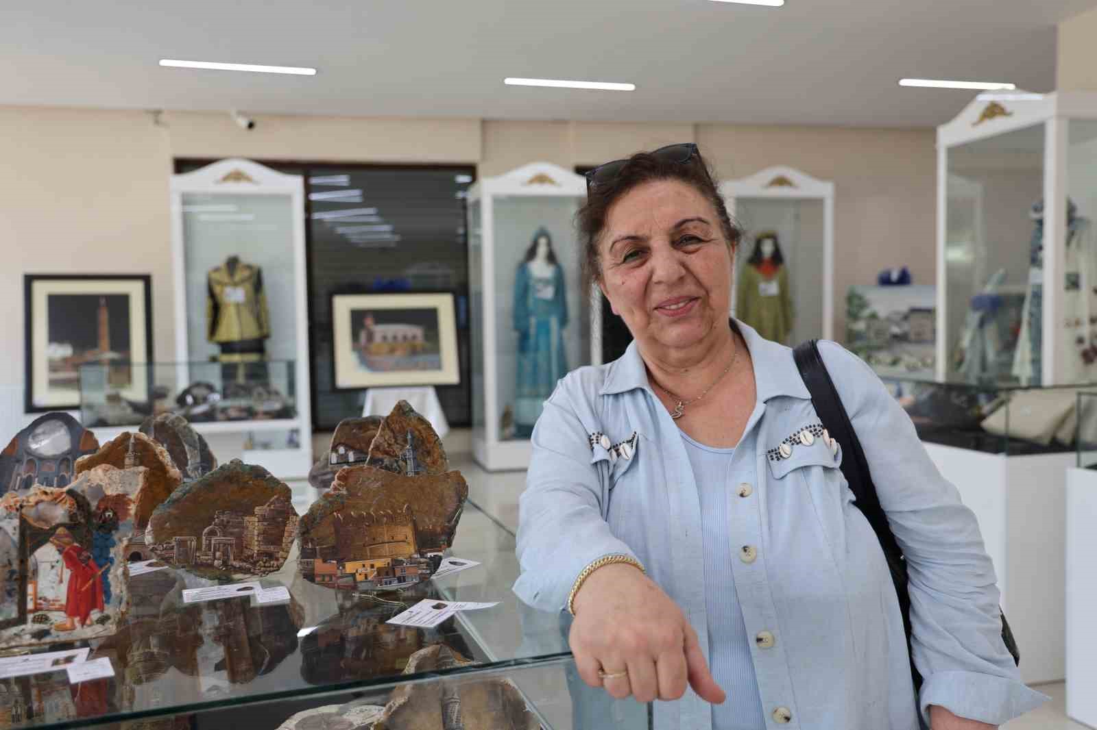 Diyarbakır’ın yarı değerli taşlarından ortaya çıkartılan takılar, kentte gelen ziyaretçiler tarafından tercih ediliyor 