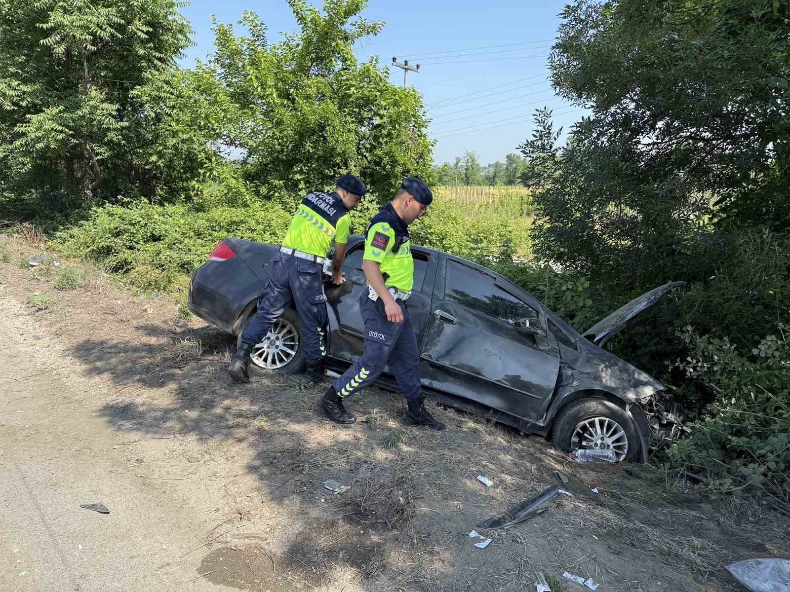 Kontrolden çıkarak bariyerlere çarpan otomobile tanker çarptı: 7 yaralı 