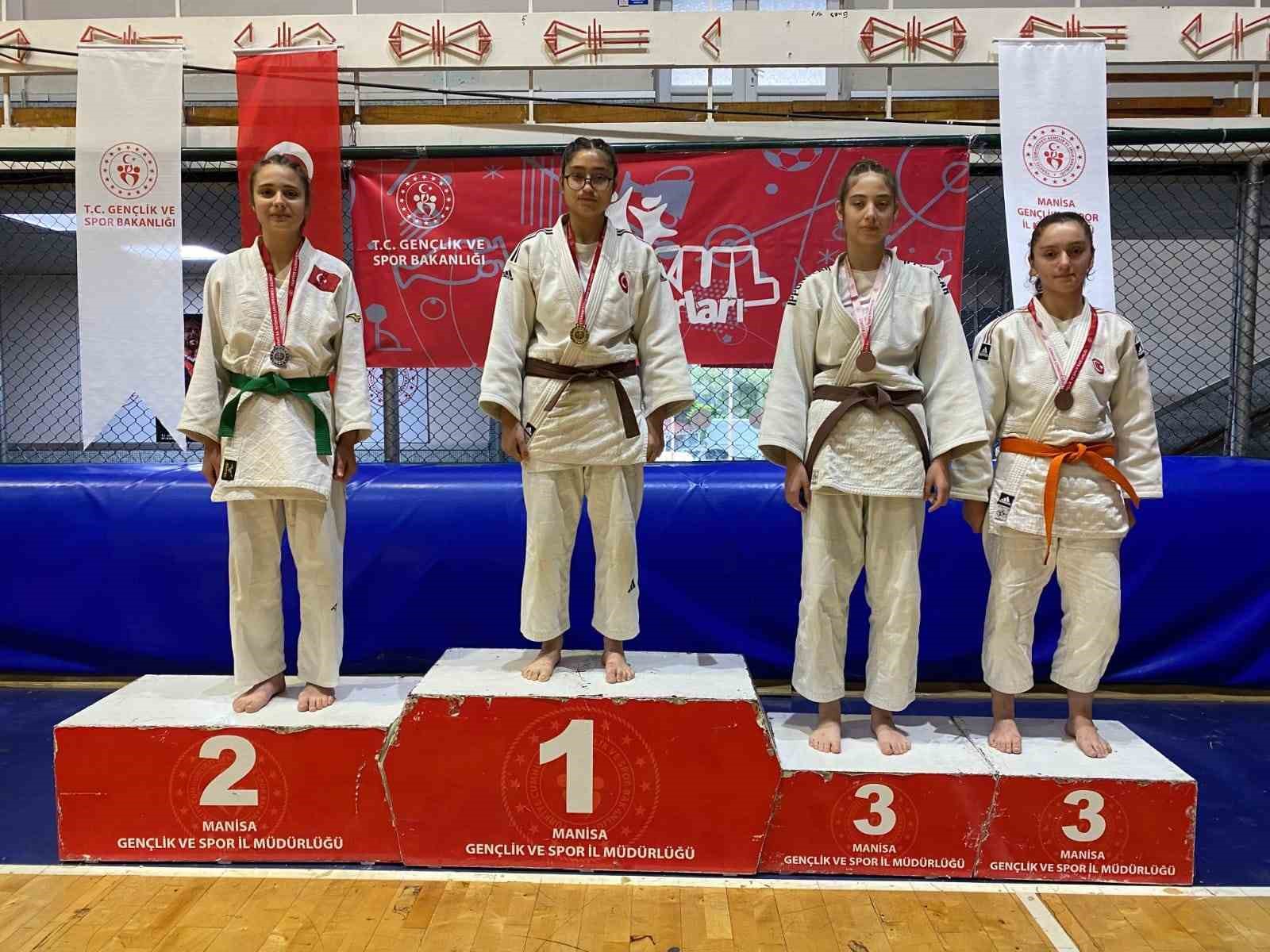 Salihlili judocuların yıldızı, bu kez Manisa’da parladı 
