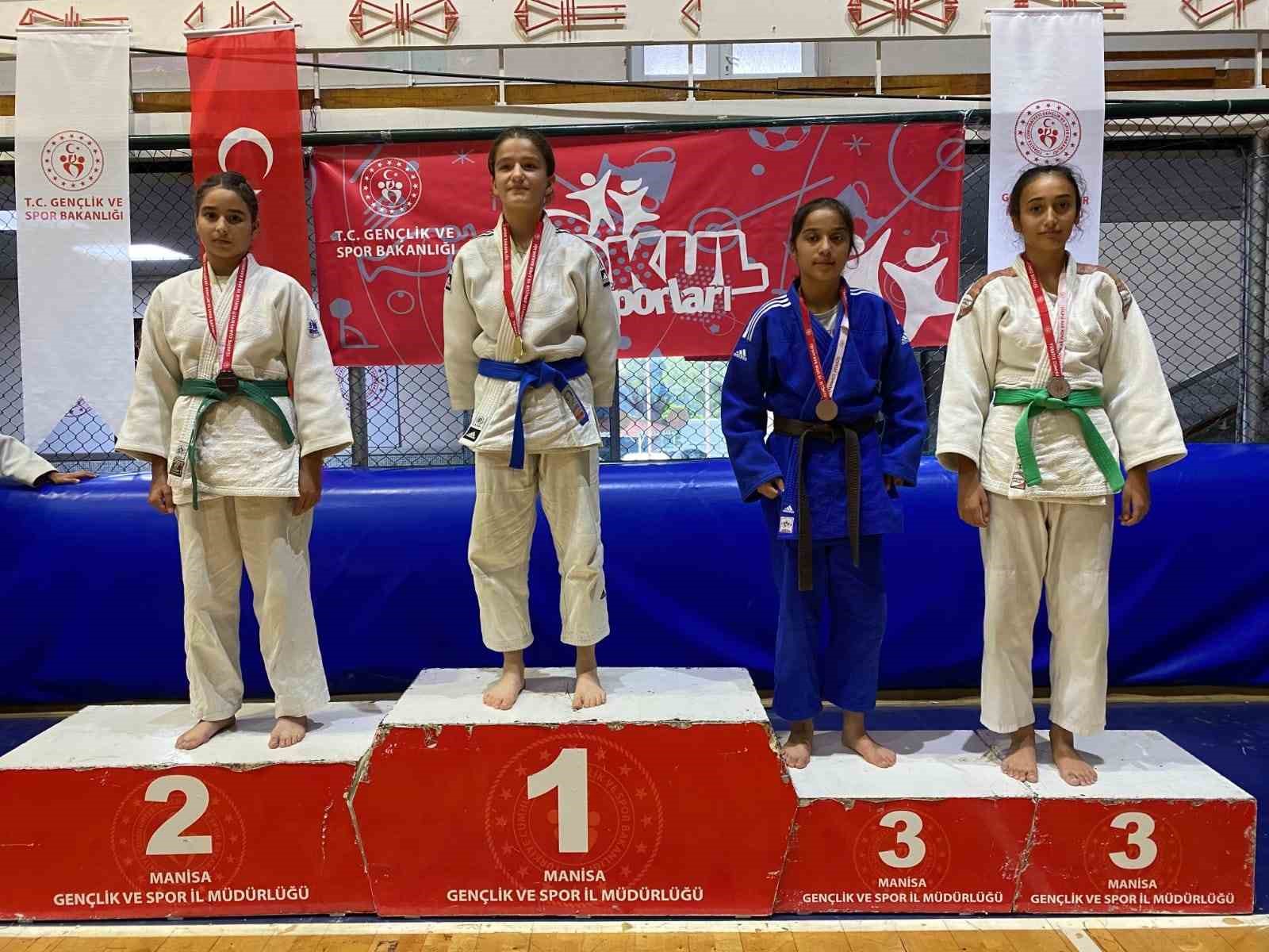 Salihlili judocuların yıldızı, bu kez Manisa’da parladı 