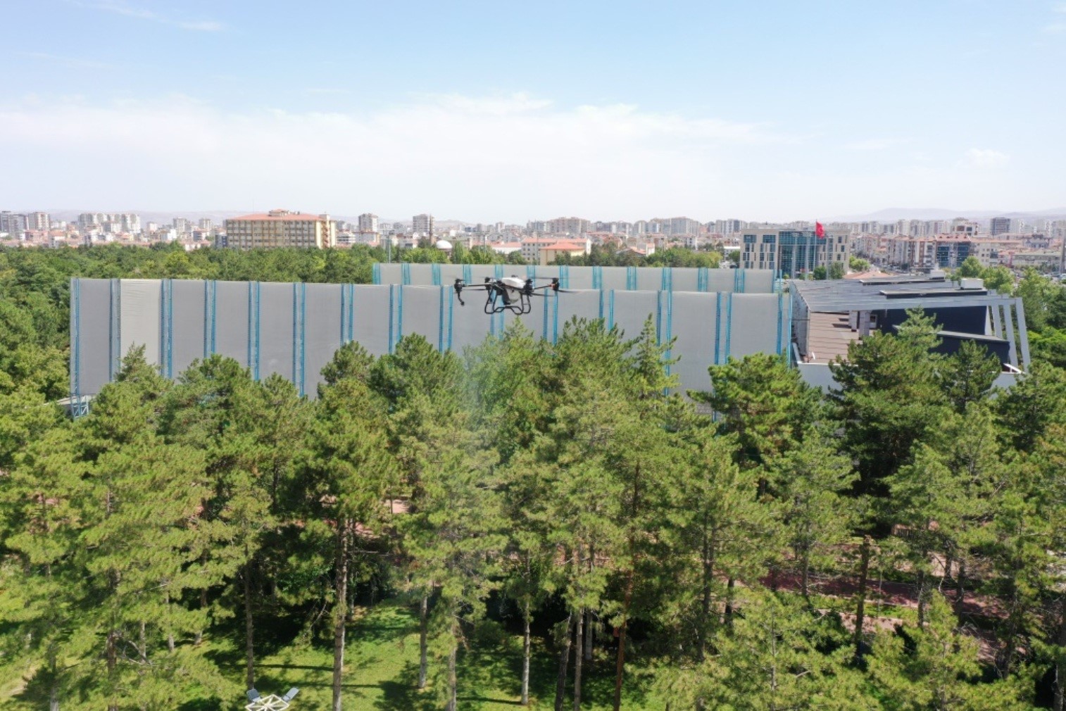 Kocasinan Belediyesi, drone ile tüm açık alanları ilaçlıyor 