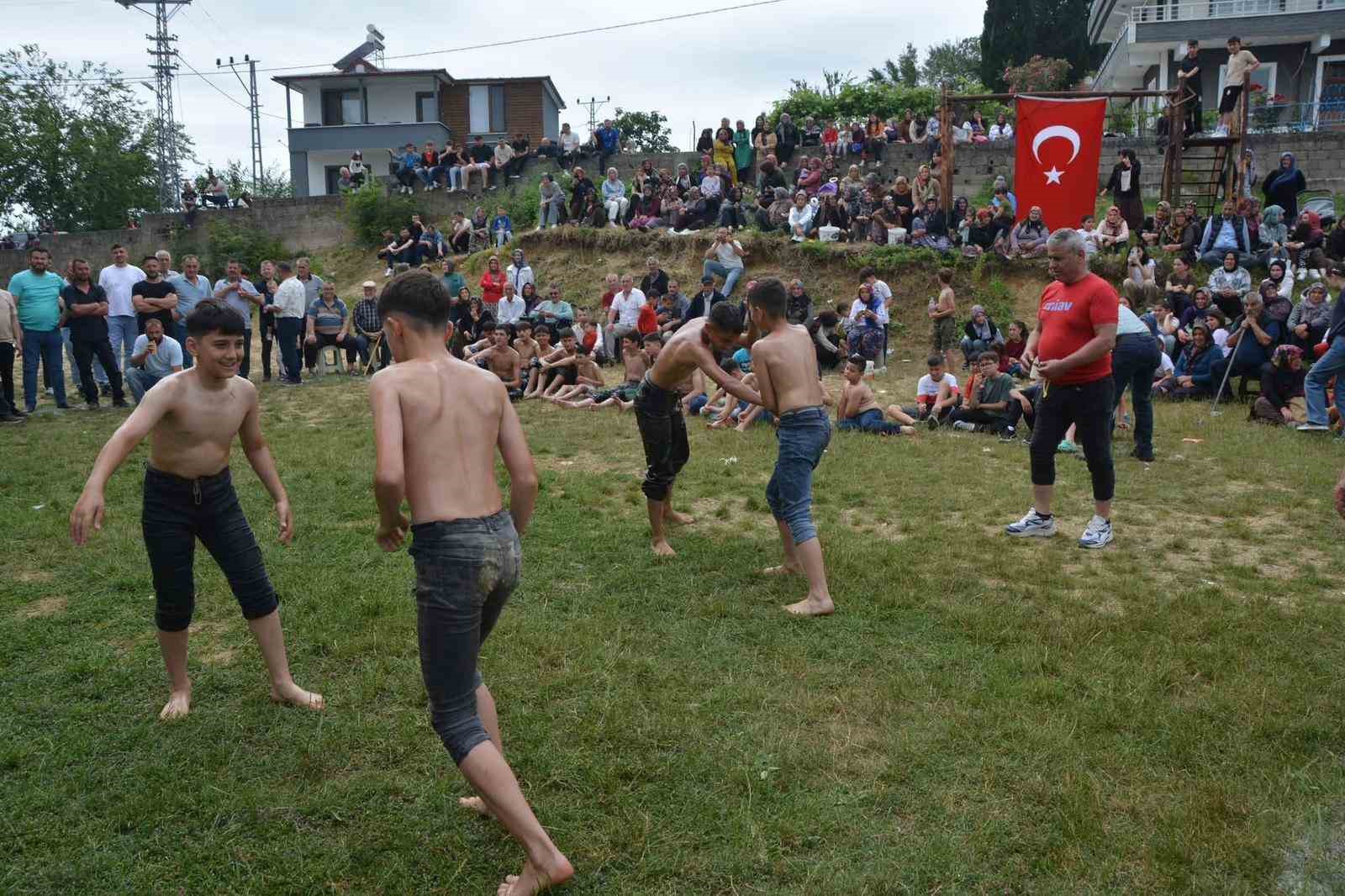 Alaplı’da ilk kez düzenlenen güreş festivali büyük ilgi gördü 